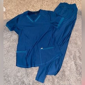 Cherokee Form Scrub Set